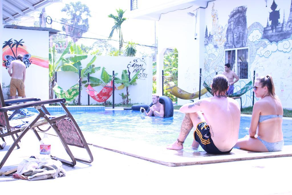 Hostel Pool Party *