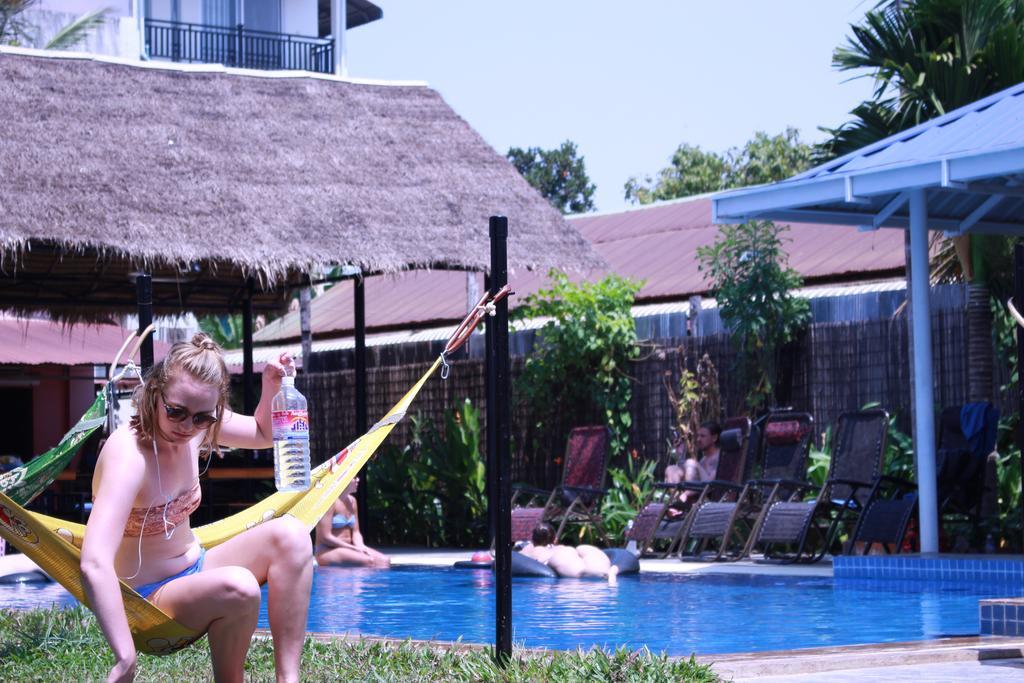 Pool Party *